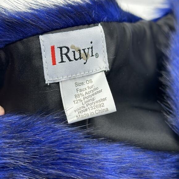 Blue‎ faux fur neck scarp wrap with broach snap closure - Picture 3 of 5